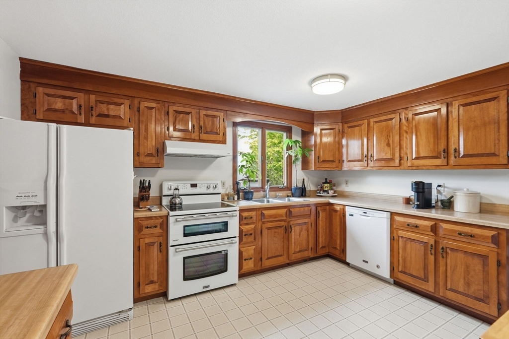 73 N Maple St, Hadley, MA Photo #12