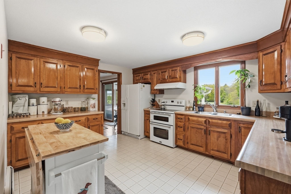 73 N Maple St, Hadley, MA Photo #11