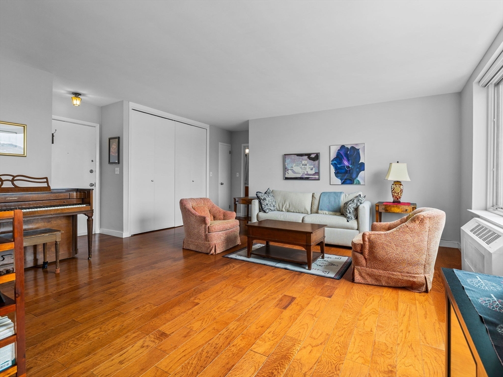 216 Saint Paul St 702