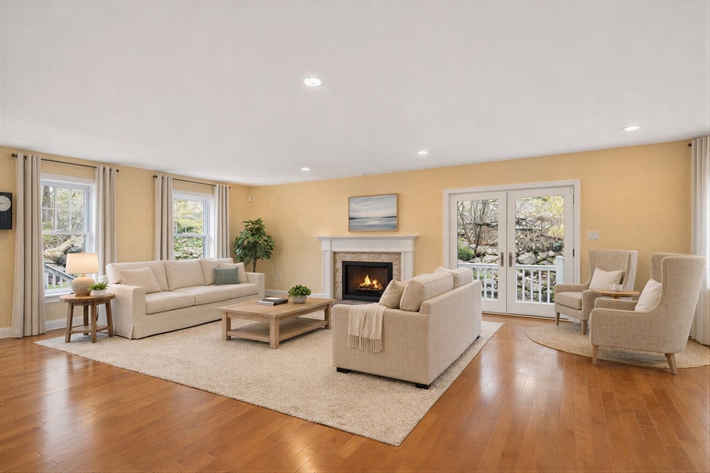 25 Magnolia Ave, Manchester, MA, 25 Magnolia Ave, Manchester, MA Photo #2