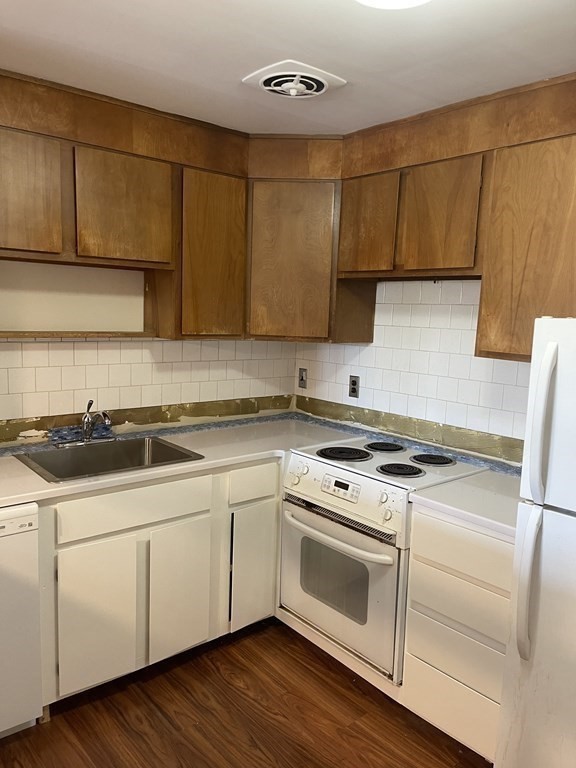 Watertown, Massachusetts 02478, United States, 2 Bedrooms Bedrooms, ,1 BathroomBathrooms,Residential,Active,139174