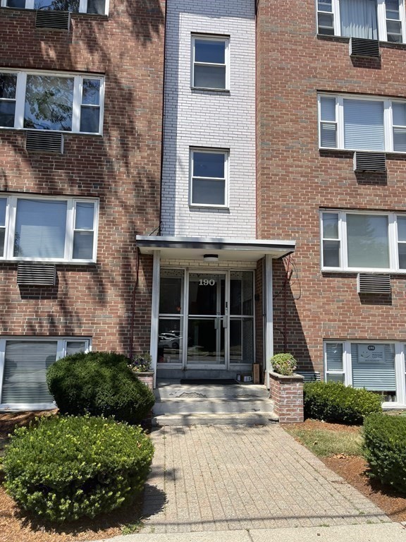 Watertown, Massachusetts 02478, United States, 2 Bedrooms Bedrooms, ,1 BathroomBathrooms,Residential,Active,139174