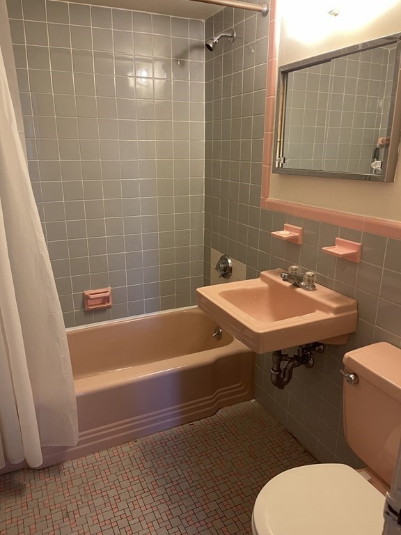 Watertown, Massachusetts 02478, United States, 2 Bedrooms Bedrooms, ,1 BathroomBathrooms,Residential,Active,139174