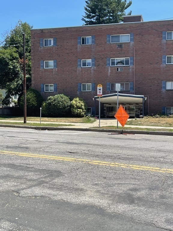 Watertown, Massachusetts 02478, United States, 2 Bedrooms Bedrooms, ,1 BathroomBathrooms,Residential,Active,139174