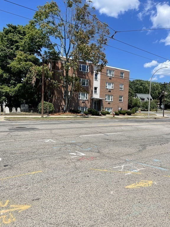 Watertown, Massachusetts 02478, United States, 2 Bedrooms Bedrooms, ,1 BathroomBathrooms,Residential,Active,139174