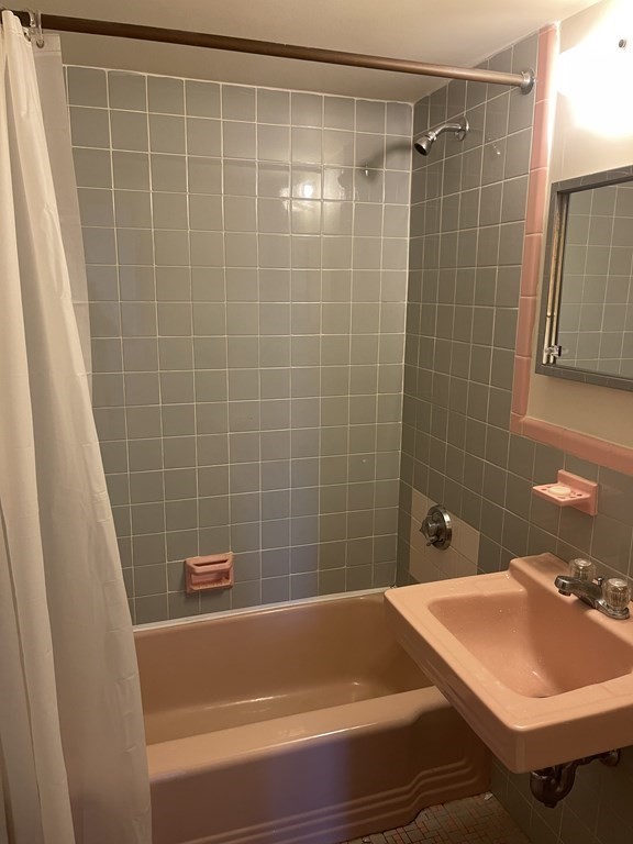 Watertown, Massachusetts 02478, United States, 2 Bedrooms Bedrooms, ,1 BathroomBathrooms,Residential,Active,139174