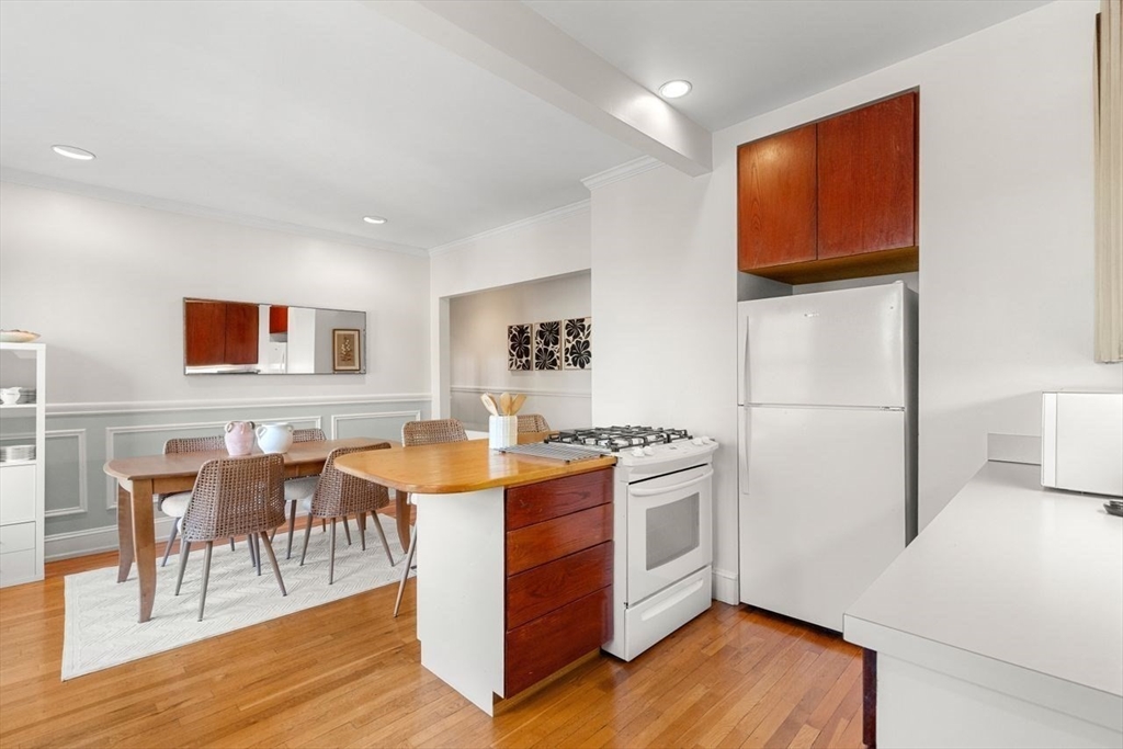 41 Linnaean St #43, Cambridge, MA Photo #10