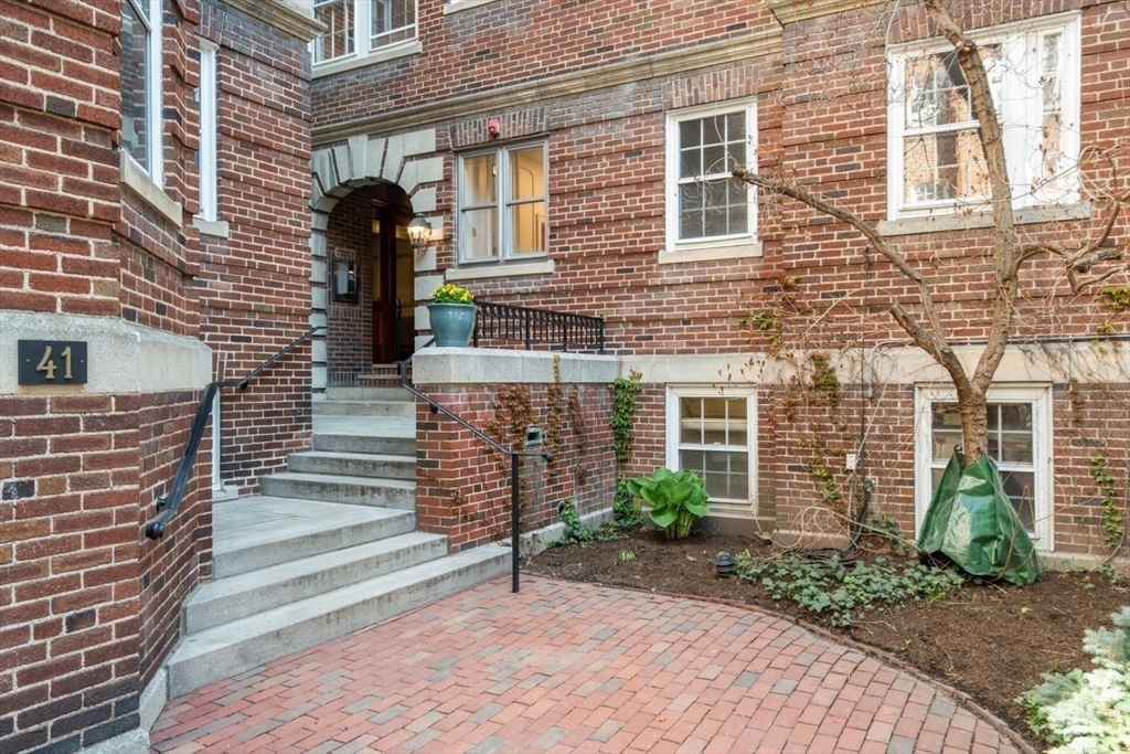 41 Linnaean St #43, Cambridge, MA Photo #25