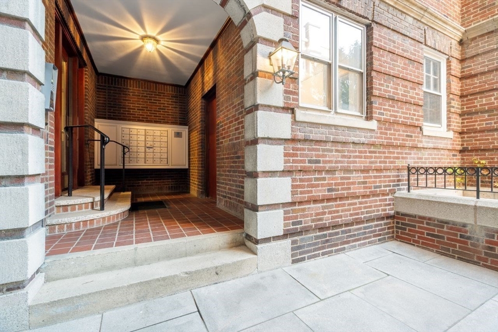 41 Linnaean St #43, Cambridge, MA Photo #26