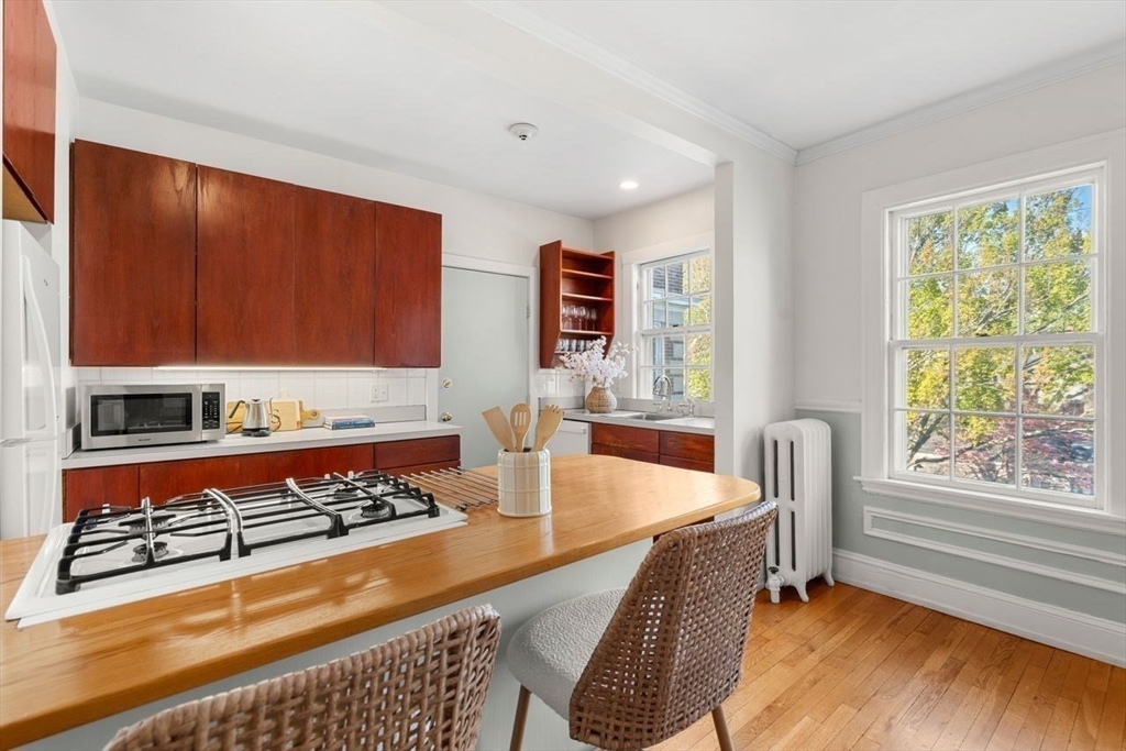 41 Linnaean St #43, Cambridge, MA Photo #8