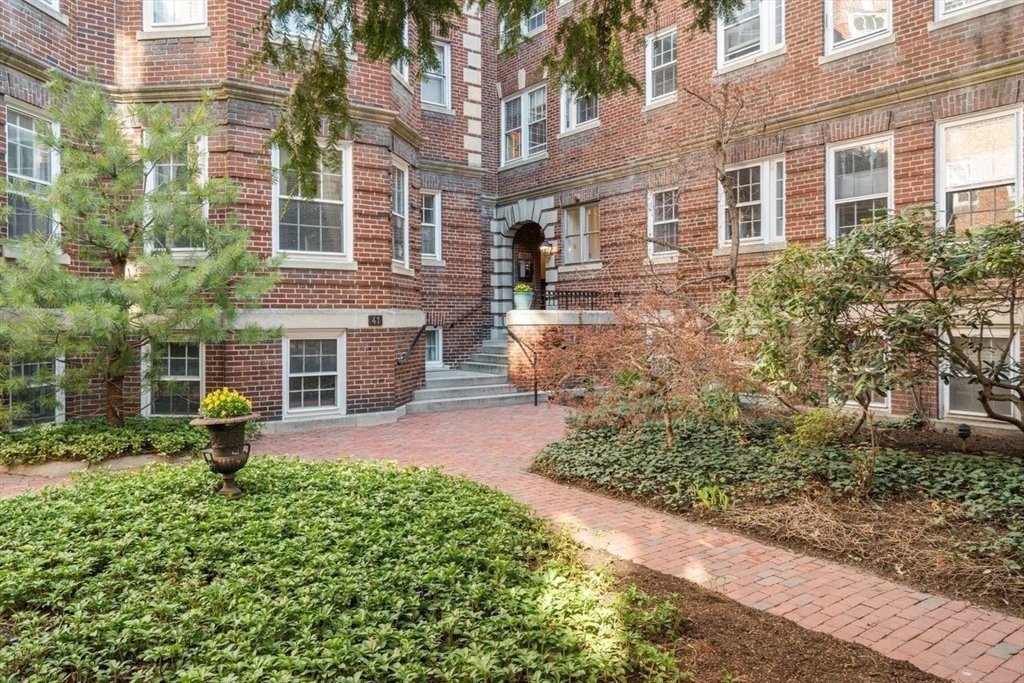 41 Linnaean St #43, Cambridge, MA Photo #24