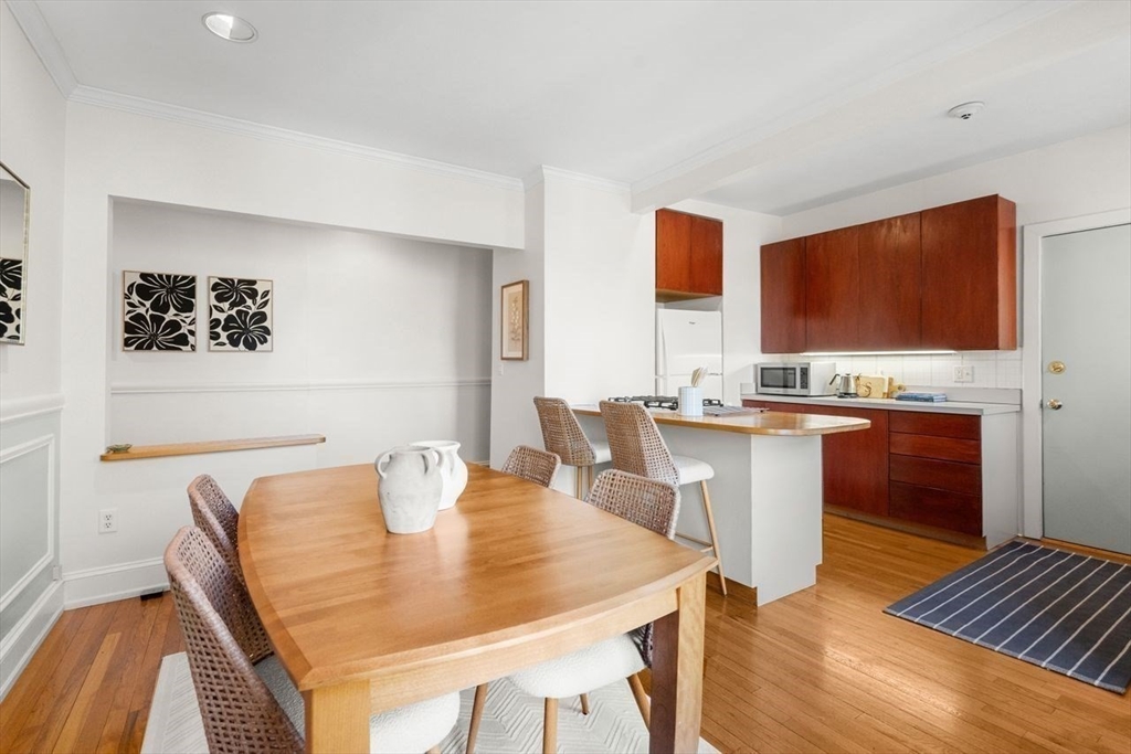 41 Linnaean St #43, Cambridge, MA Photo #12