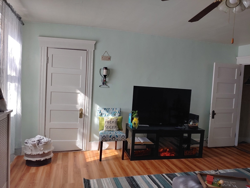 129 Oak St 3