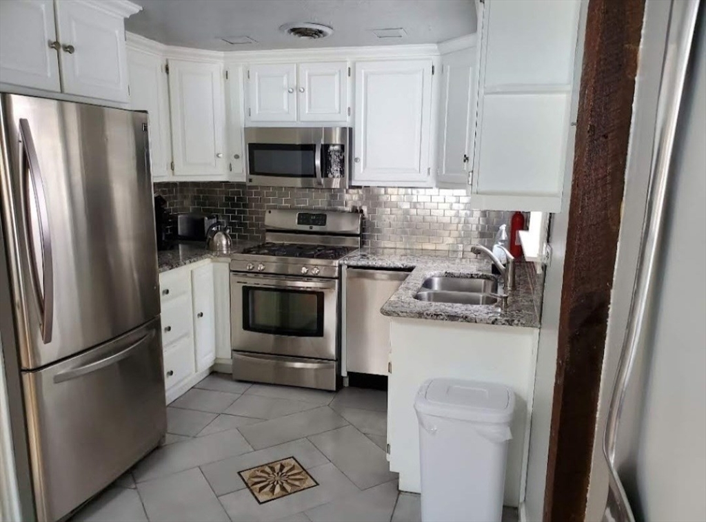31-33 Mathews Dr