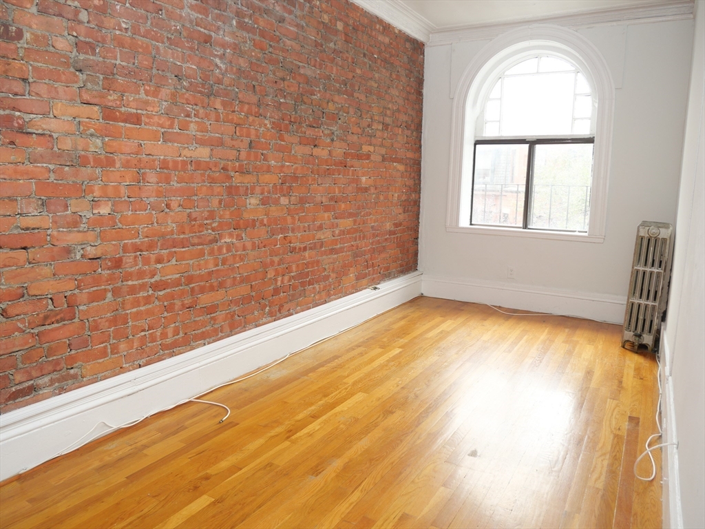 259 W Newton 9