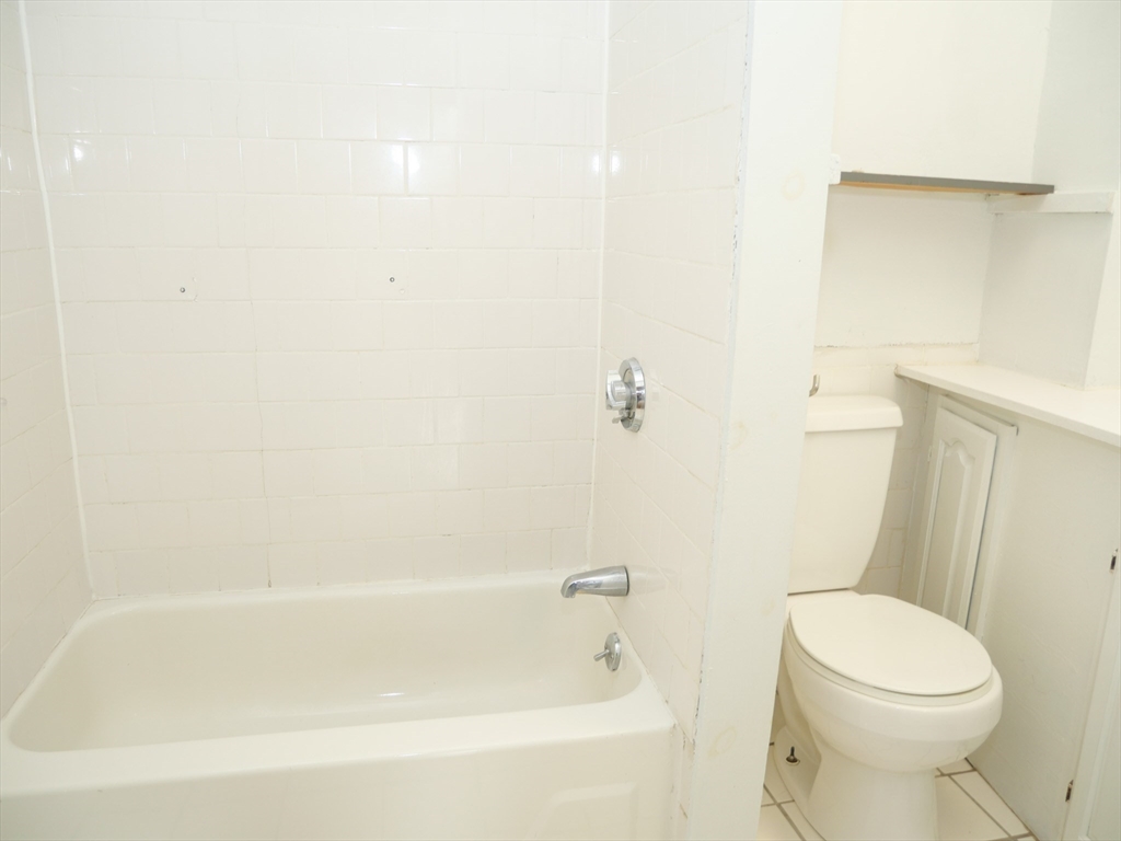 259 W Newton 9