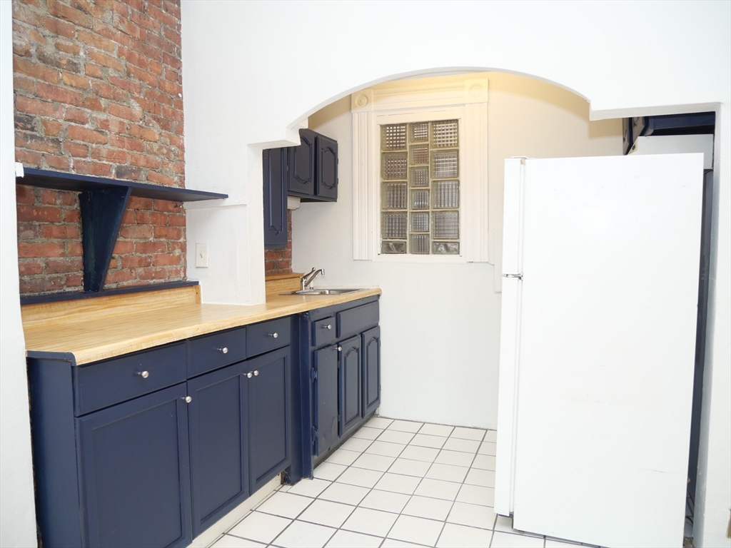 259 W Newton 9