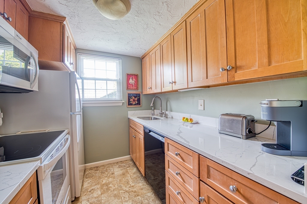 7 Patricia Drive #7, Stoughton, MA Photo #9