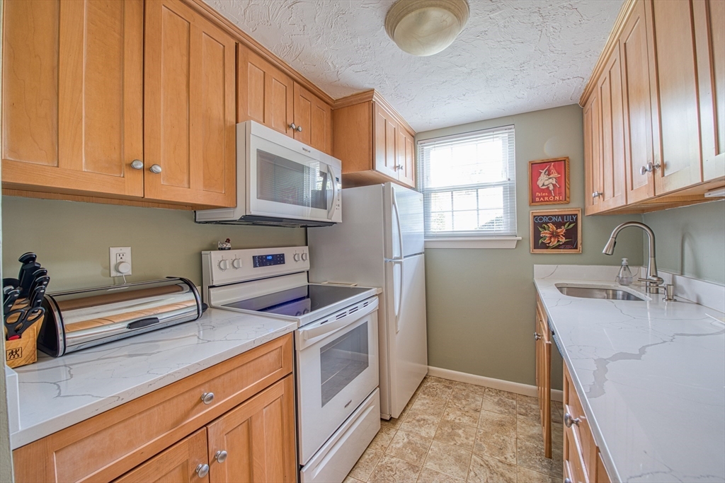 7 Patricia Drive #7, Stoughton, MA Photo #8