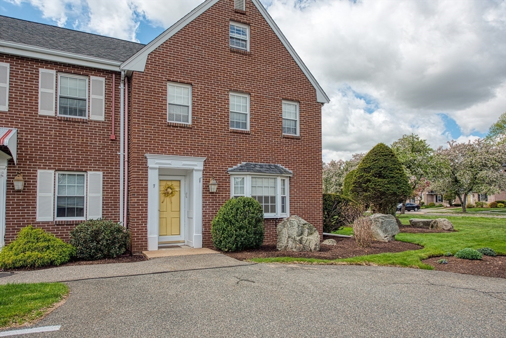 7 Patricia Drive #7, Stoughton, MA Photo #2