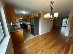 Waltham, Massachusetts 02453, United States, 2 Bedrooms Bedrooms, ,1 BathroomBathrooms,Residential,Active,215661