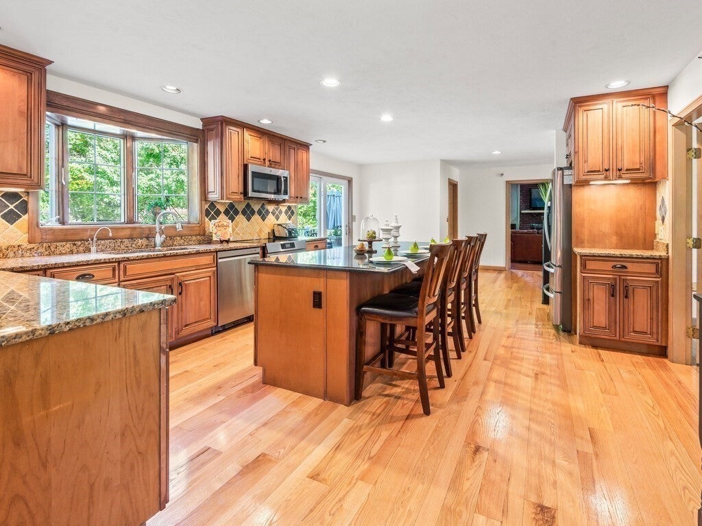 12 Fort Apache Dr, Franklin, MA, 12 Fort Apache Dr, Franklin, MA Photo #4