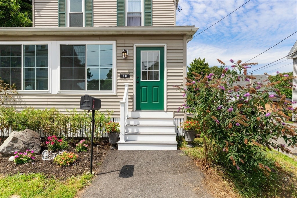 10 Robinson Street