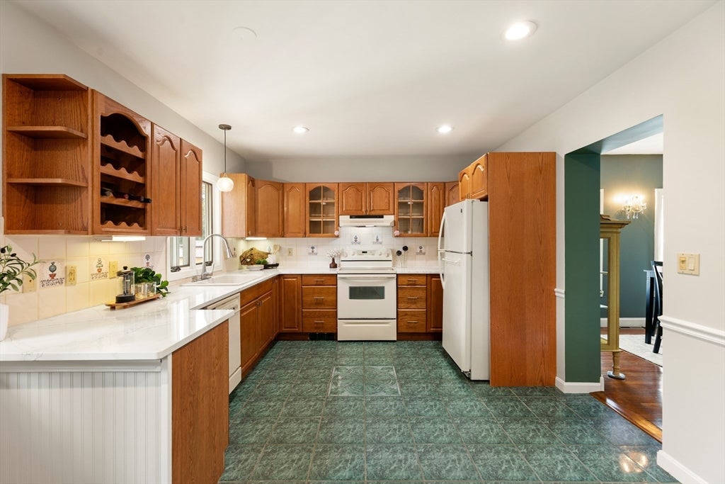10 Robinson Street, Saugus, MA, 10 Robinson Street, Saugus, MA Photo #10
