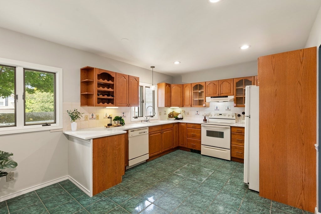 10 Robinson Street, Saugus, MA, 10 Robinson Street, Saugus, MA Photo #11