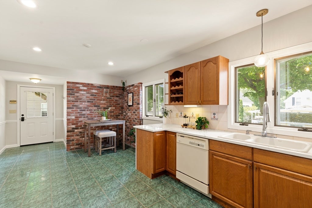 10 Robinson Street, Saugus, MA, 10 Robinson Street, Saugus, MA Photo #12