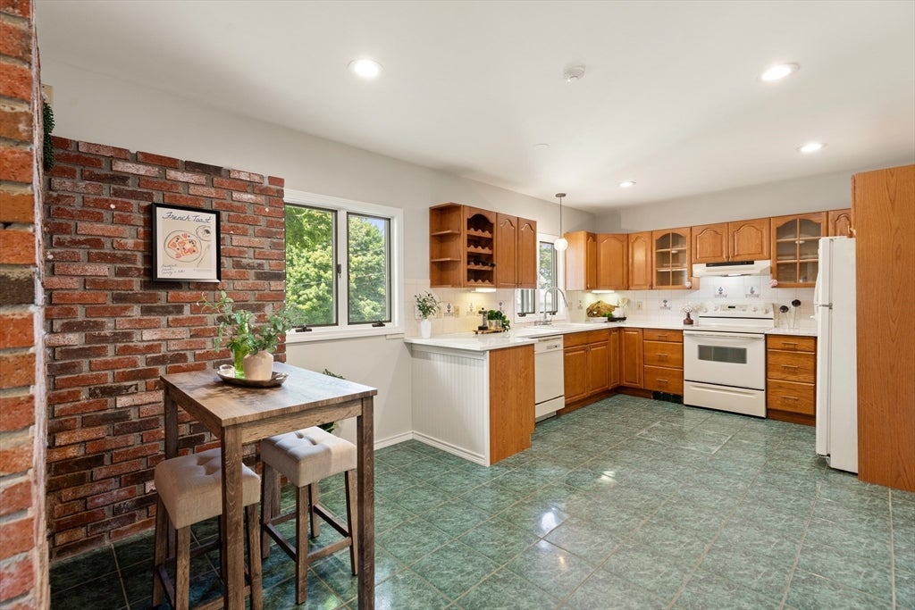 10 Robinson Street, Saugus, MA, 10 Robinson Street, Saugus, MA Photo #13