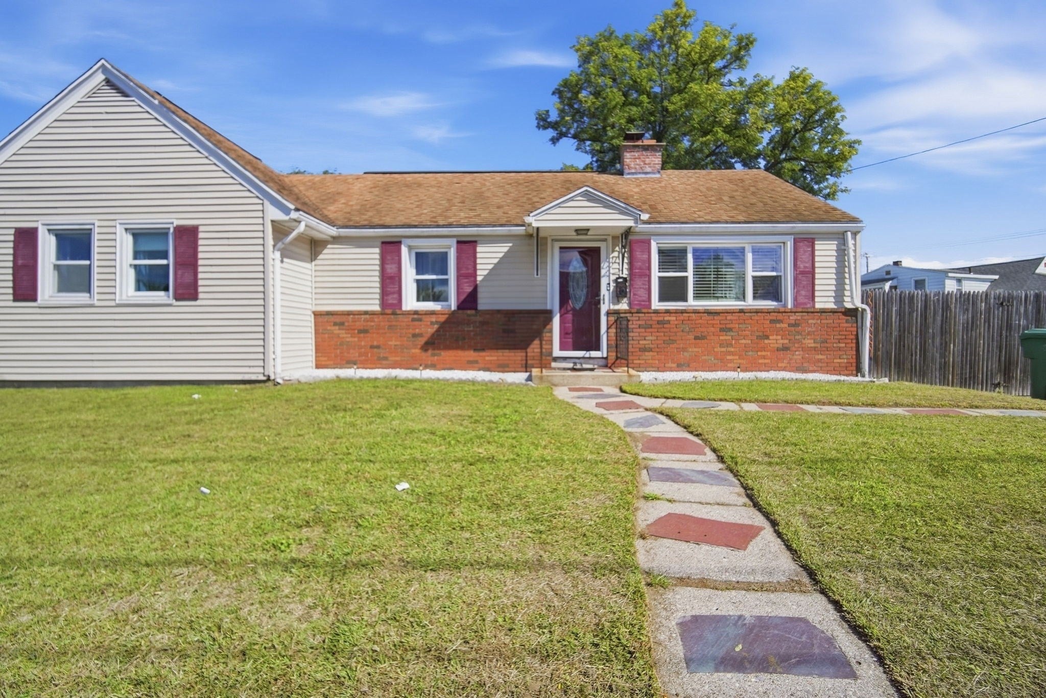 150 Lawndale St, Chicopee, MA, 150 Lawndale St, Chicopee, MA Photo #2