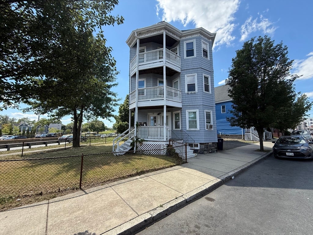 Photo of 15 Gladstone St, Everett, MA