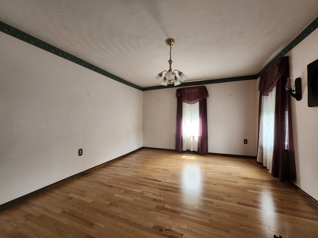 25-27 Elm Ln