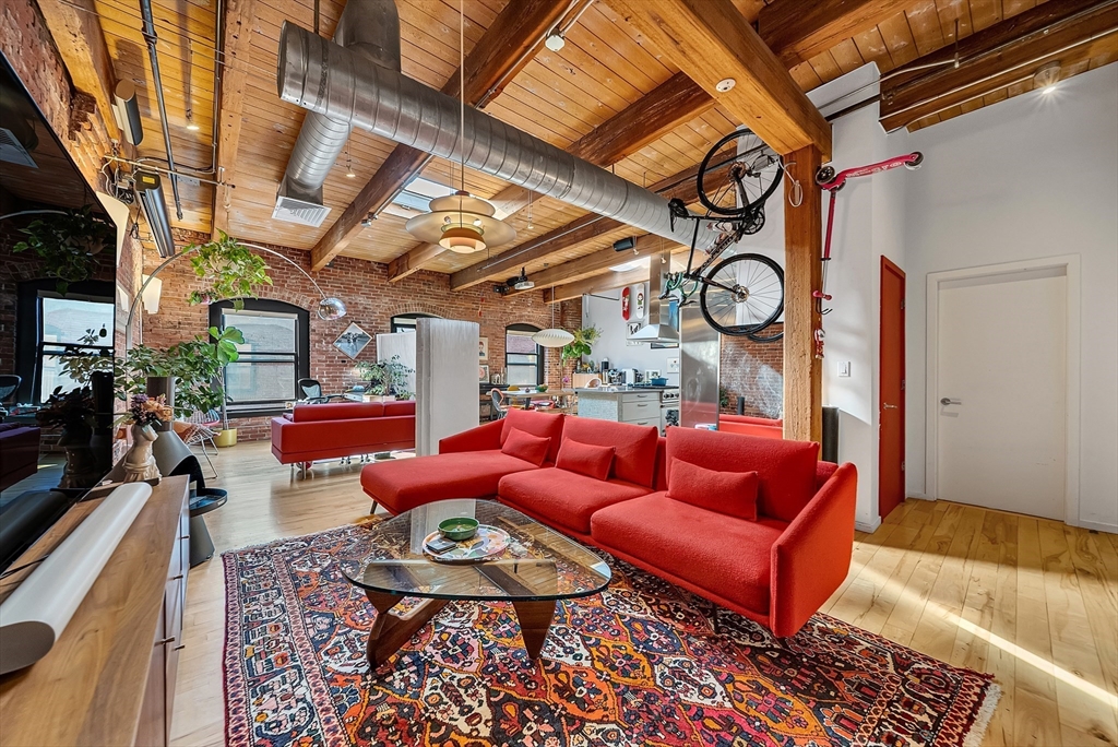 21 Wormwood St 620