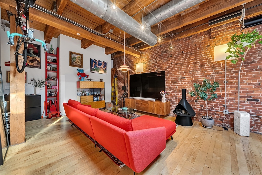 21 Wormwood St 620