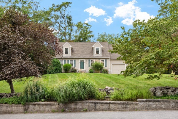 4 PILLSBURY LN, GEORGETOWN, MA 01833 - Image db35d0f58d3a765a0f96c8a87c2fa833/1493158806