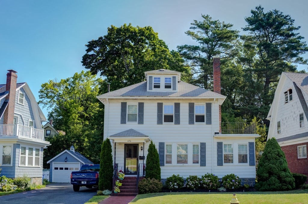 Photo of 656 W Roxbury Pkwy, Boston, MA
