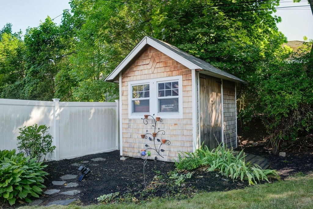656 W Roxbury Pkwy, Boston, MA, 656 W Roxbury Pkwy, Boston, MA Photo #21