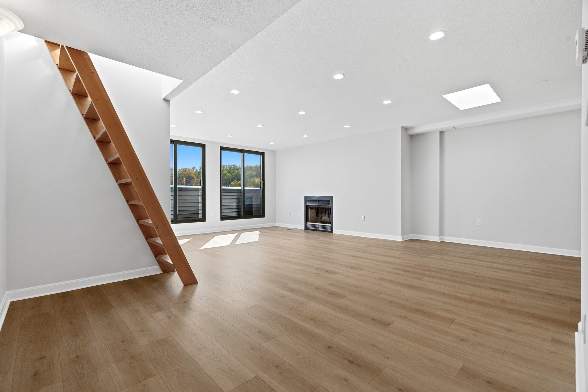 59 Brainerd Rd 604