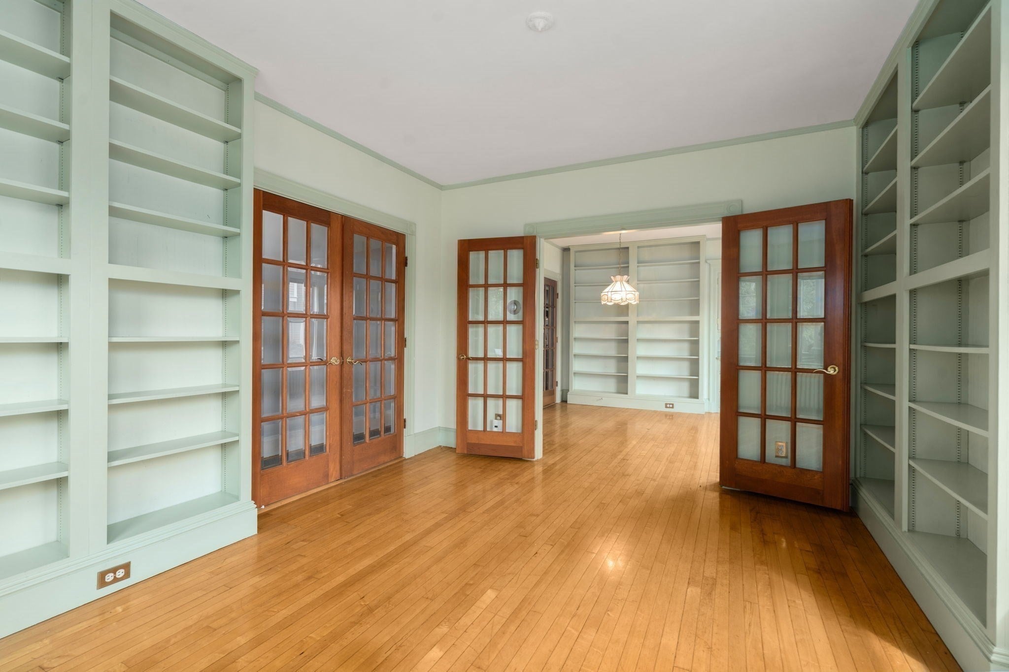 249 Crafts St, Newton, MA Photo #9