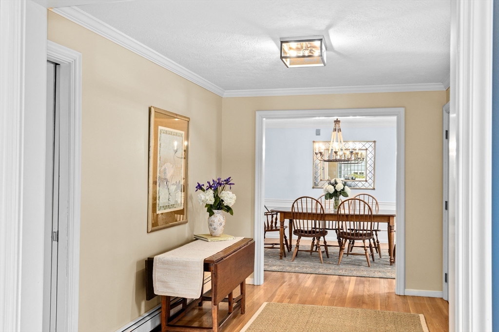 9 Windward Ln