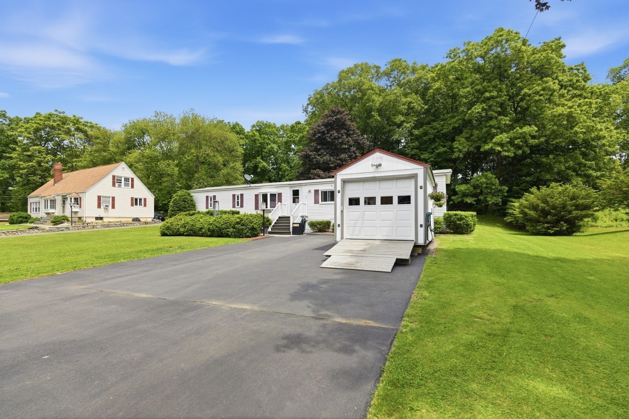 8 Donahue Ln, Grafton MA 01536