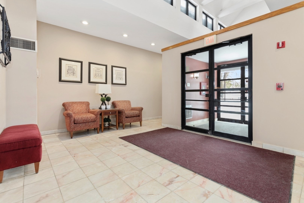 200 Ledgewood Dr 601