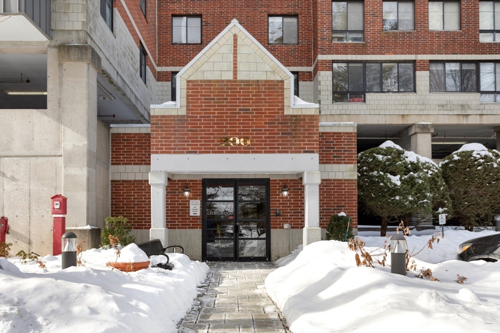 200 Ledgewood Dr 601