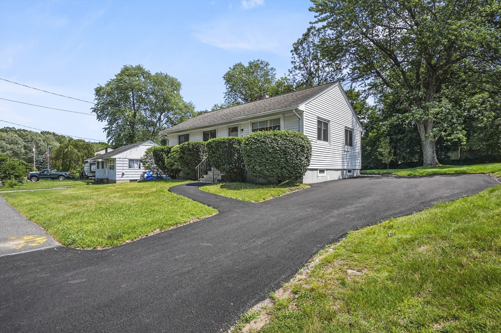 11 Robin Road