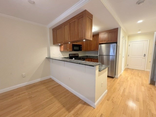 2-14 Saint Paul St #104, Brookline, MA Photo #4