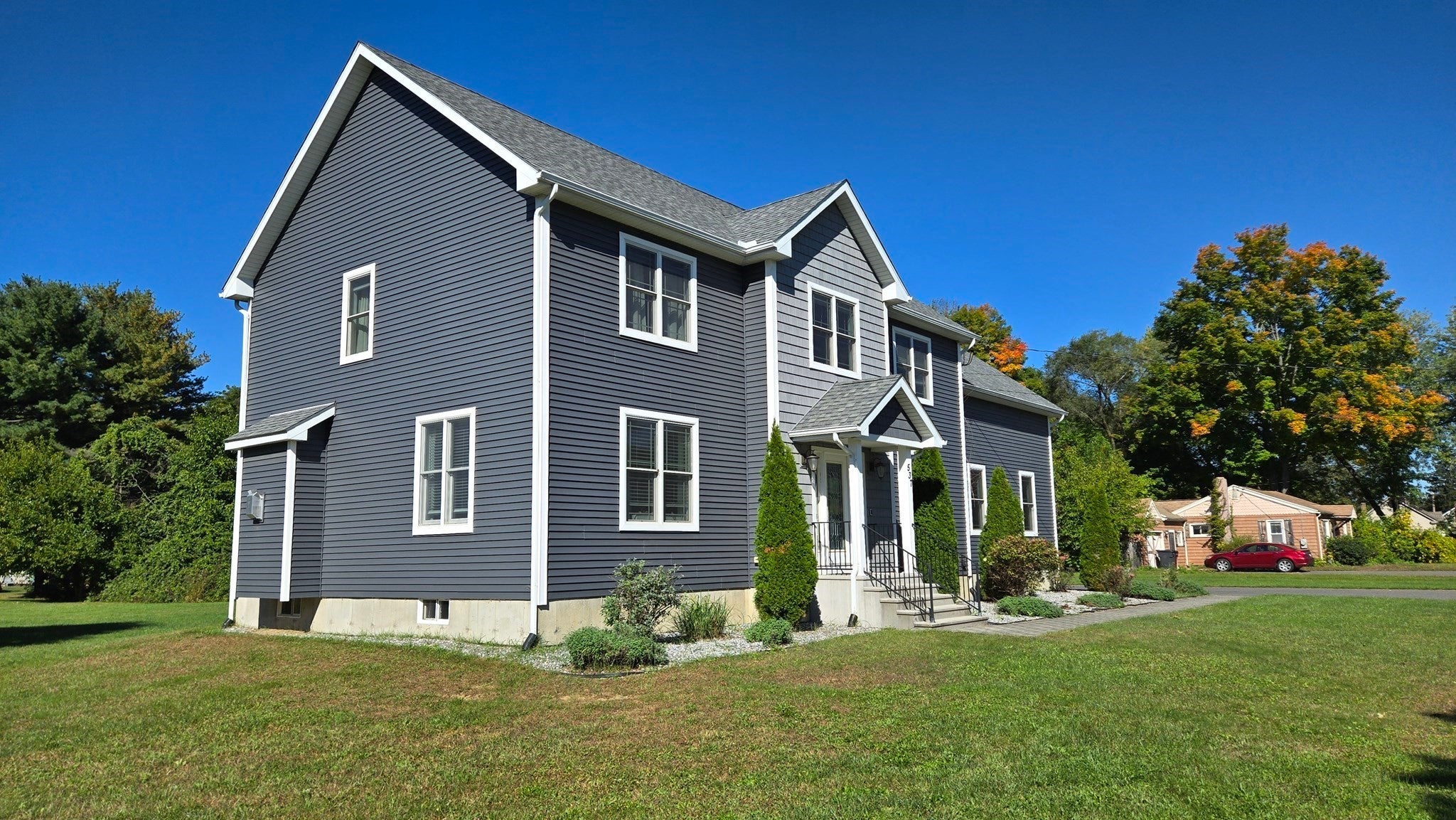 537 Southwick Rd