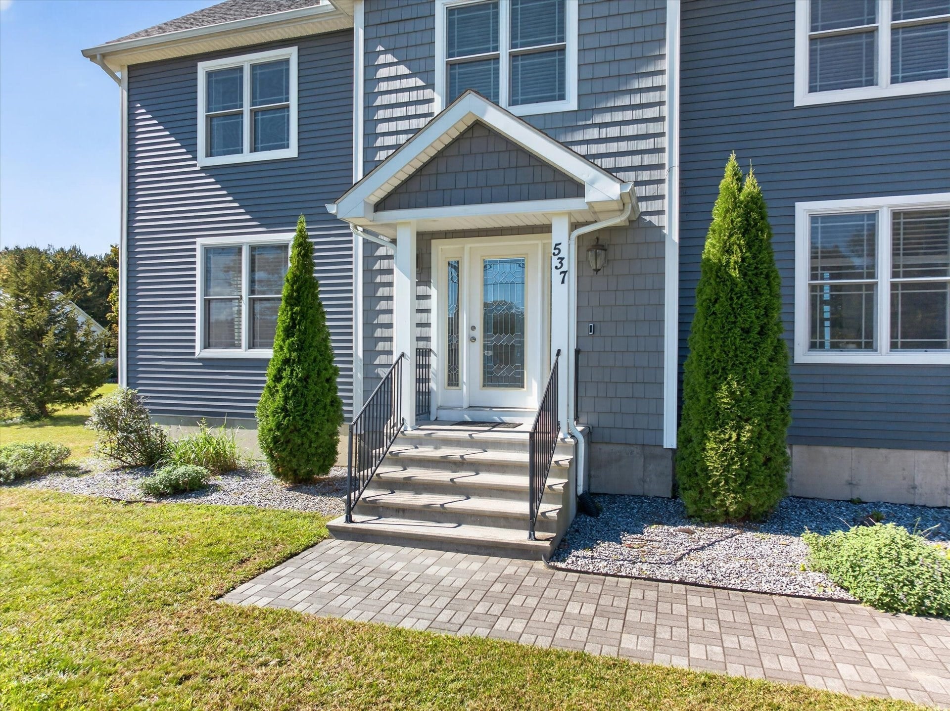 537 Southwick Rd