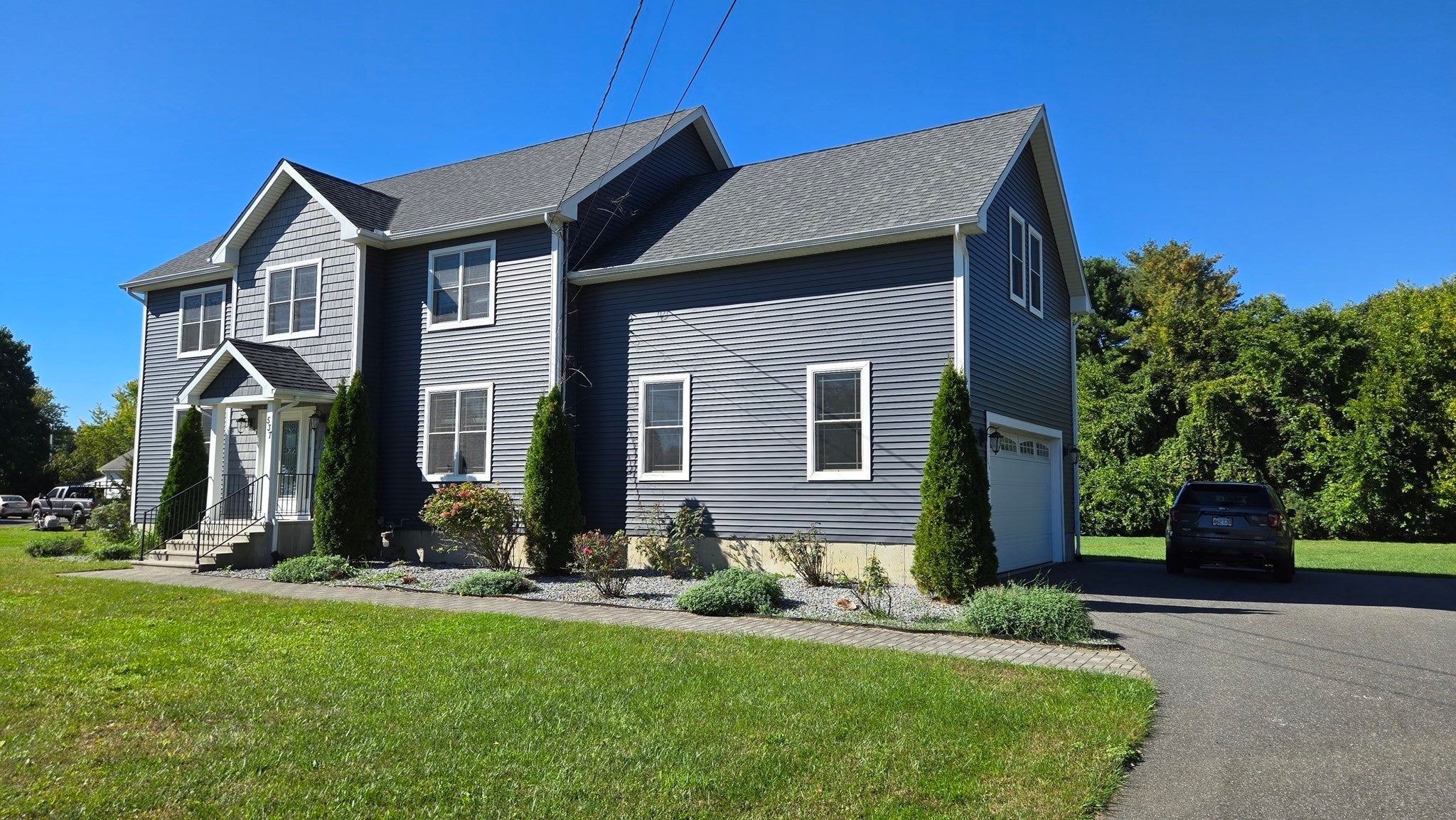 537 Southwick Rd